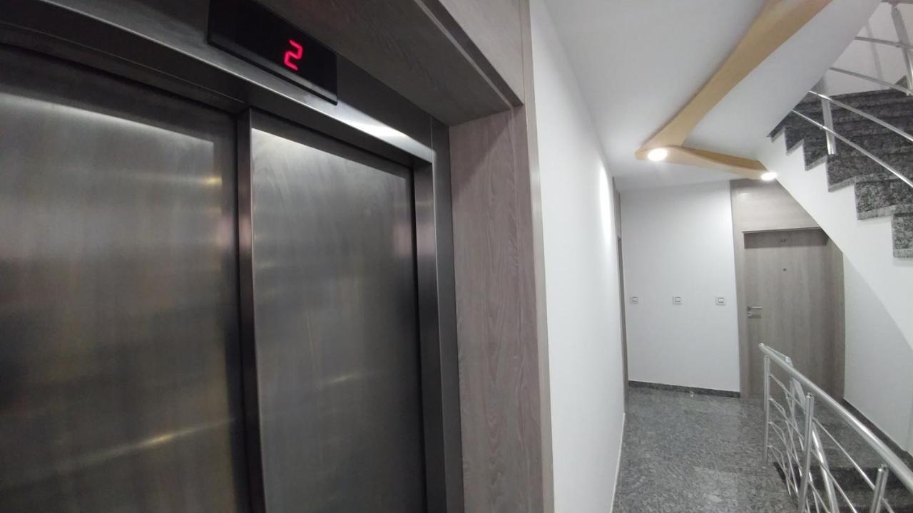 J&J Apartments Belgrade Exterior photo